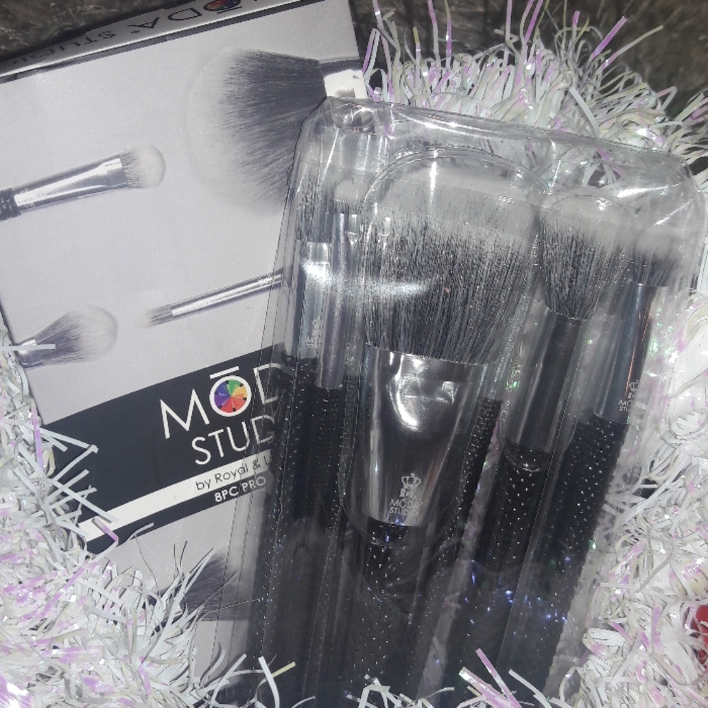 🎁 Stocking Stuffer: Vegan Moda 8 Brush GLAM Set